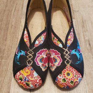 Embroidered Ballet Flats (size 9)